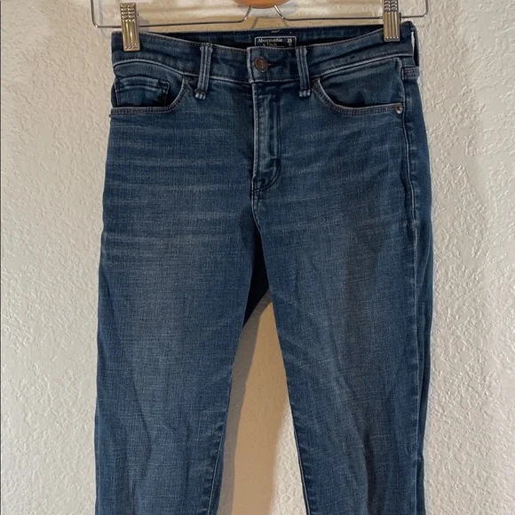 ABERCROMBIE & FITCH Mid Rise Super Skinny Ankle Denim Jeans Raw Hem Size 0 - Picture 2 of 8